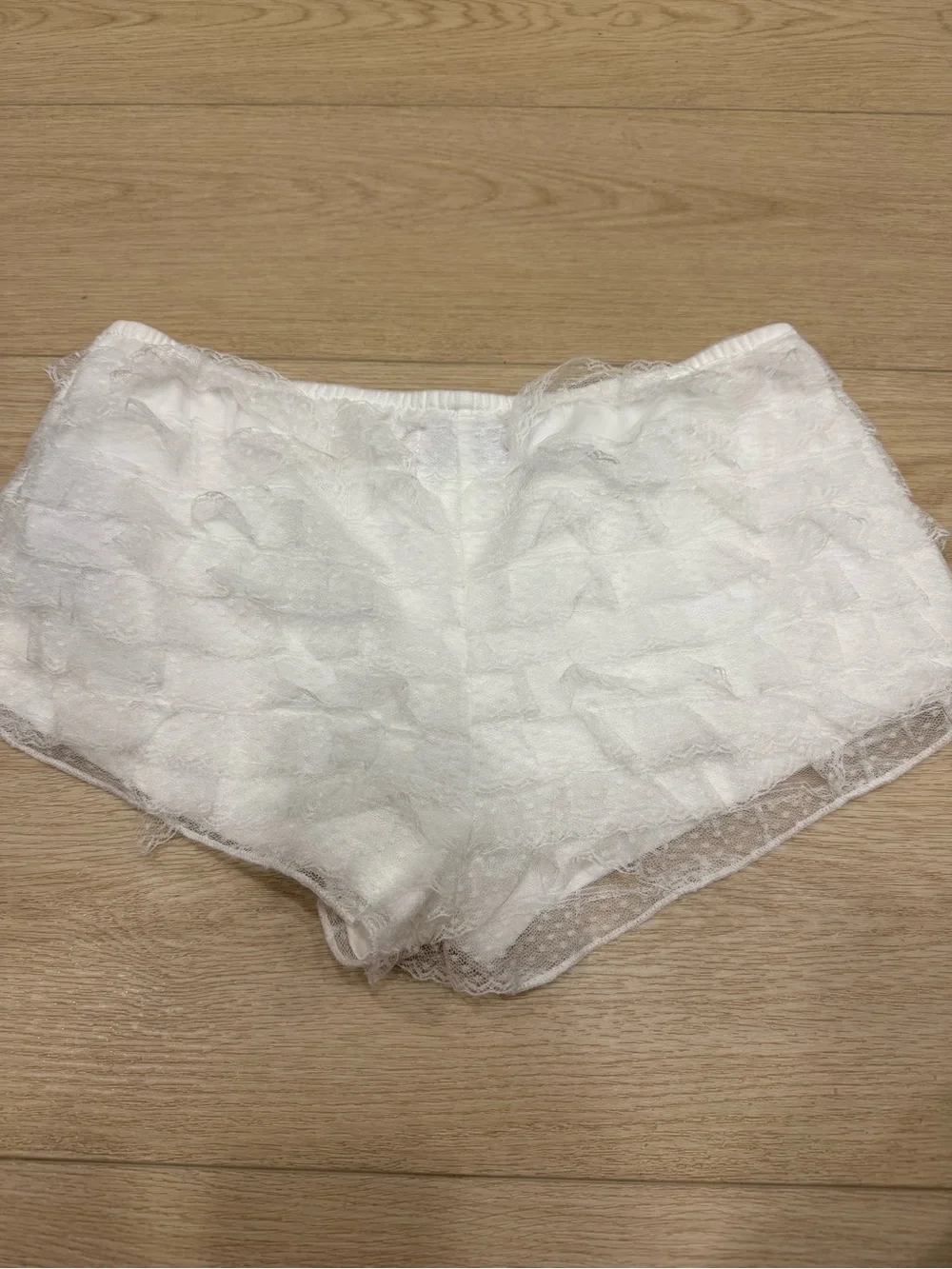 Edikted Julianna Ruffle Shorts - Picture 3 of 3